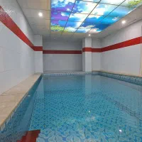 استخر تک خواب سر پوشیده