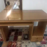 میز تحریر و کامپیوتر کارکرده در حد نو همراه شیشه