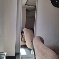 آیینه قدی سالم و تمیز