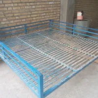 تخت آهنی