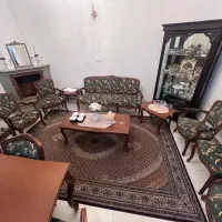 یک دست میز استیل همراه با ناهارخوری