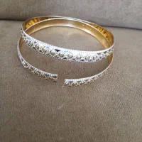 یک جفت النگو سایز ۱ ـ دستبند به طول ۲۰ سانت
