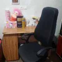 میز تحریر چوبی و صندلی