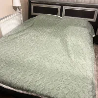 تخت دو نفره و میز توالت و دراور