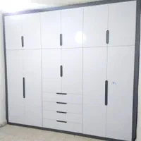 کمد دیواری و درب اتاق