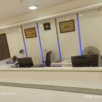 میز صندوق و ۴ عدد پرو