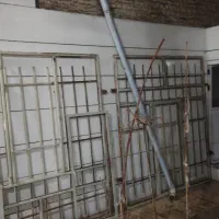 پنجره  درب  آهن  آینه  فرغون  کفکش  ایرانیت  قوطی