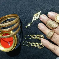 طلا وجواهرات