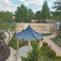 ۴۰۰متر باغچه بنا قدیمی ۲۵متر بر  چاه آب آب برق گاز