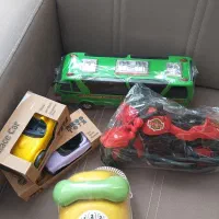 تعدادی اسباب بازی بچه نو