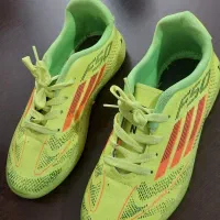 کتونی بیرونی و فوتبال خوش رنگ