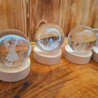 گوی کریستالی پایه چوبی