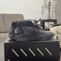 کفش|کیف، کفش، کمربند|کلاله, |دیوار