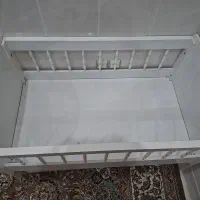 تخت نوزاد در حد نو|تخت و صندلی بچه|قم, چهل درخت‎|دیوار