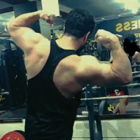 مربی بدنسازی باشگاه