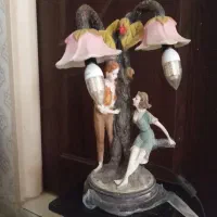 مجسمه و چراغ خواب