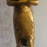 مجسمه و تخت نرد