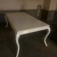 میز نهار خوری ۸نفره سفید تمیز و سالم بدون صندلی