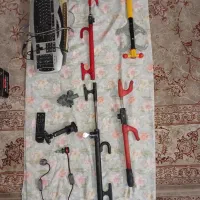 تعدادی قفل فرمان و پدال و هدلایت