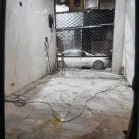 مغازه-خاکسفید