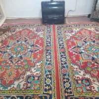 دو عدد فرش ماشینی و سه عدد جلو مبلی