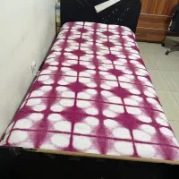 تخت خواب و کتابخانه و میز تحریر و صندلی و مبل