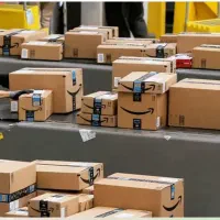 مونتاژ و بسته بندی در خط تولید محصولات پلاستیکی