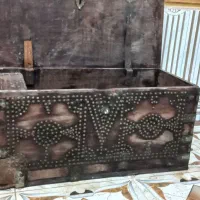 صندوق قدیمی چوبی