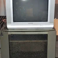 تلویزیون ۲۴ اینچ سامسونگ و میز