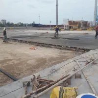 بتن ریزی و کفسازی بهمراه ماله پروانه ای|خدمات پیشه و مهارت|رشت, لاکانی|دیوار