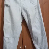 یک عدد شلوار مام فیت زنانه سفید زاپ دار