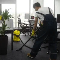 نظافتچی با شرکت معتبر