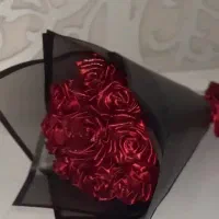 دست گل رز روبانی