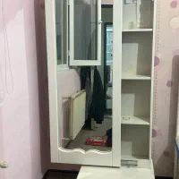 کمد دیواری و آینه ایستاده