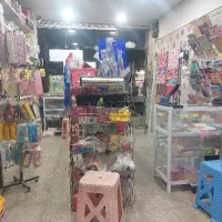 کلیه اجناس داخل مغازه به فروش می‌رسد