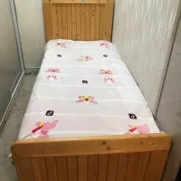 تخت تک نفره چوبی در حد نو