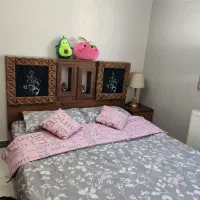 تخت دو نفره چوبی سالم و تمیز