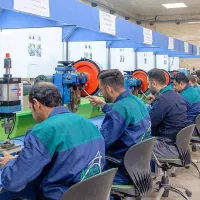 کارگر خط تولید