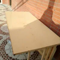 میز فلزی محکم و منقل
