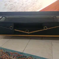 دو عدد تی وی مشکی و سفید و کرم