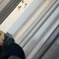 پرده مدرن شاین طوسی نقره ای به همراه چوب پرده