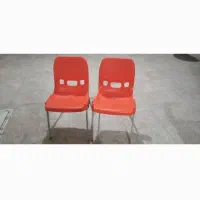 صندلی با پایه فلزی