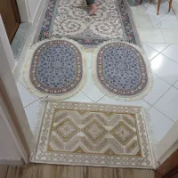 تعدادی پادری و فرش