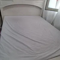 تختخواب به همراه خوشخواب ، پاتختی و کنسول|تخت و سرویس خواب|پرند, فاز ۴|دیوار