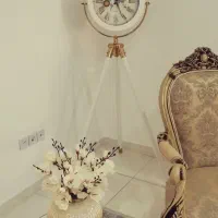 ساعت سه پایه ایستاده