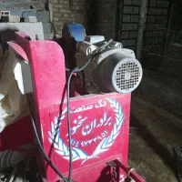 یک دستگاه علف خورد کن یونجه