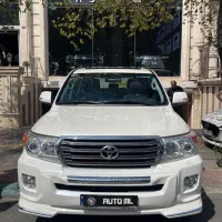 تویوتا لندکروز