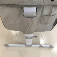تخت کنار مادر