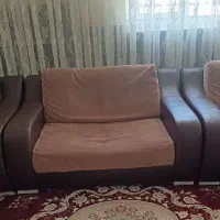 مبل راحتی چهارنفره همراه بامیزعسلی
