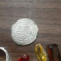 تعدادی نقره وسنگ معدنی ومهره کهنه وتسبیح نقره کوب|کلکسیون اشیاء عتیقه|گرگان, |دیوار